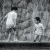 水と戯れる