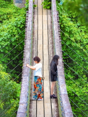 背中合わせ