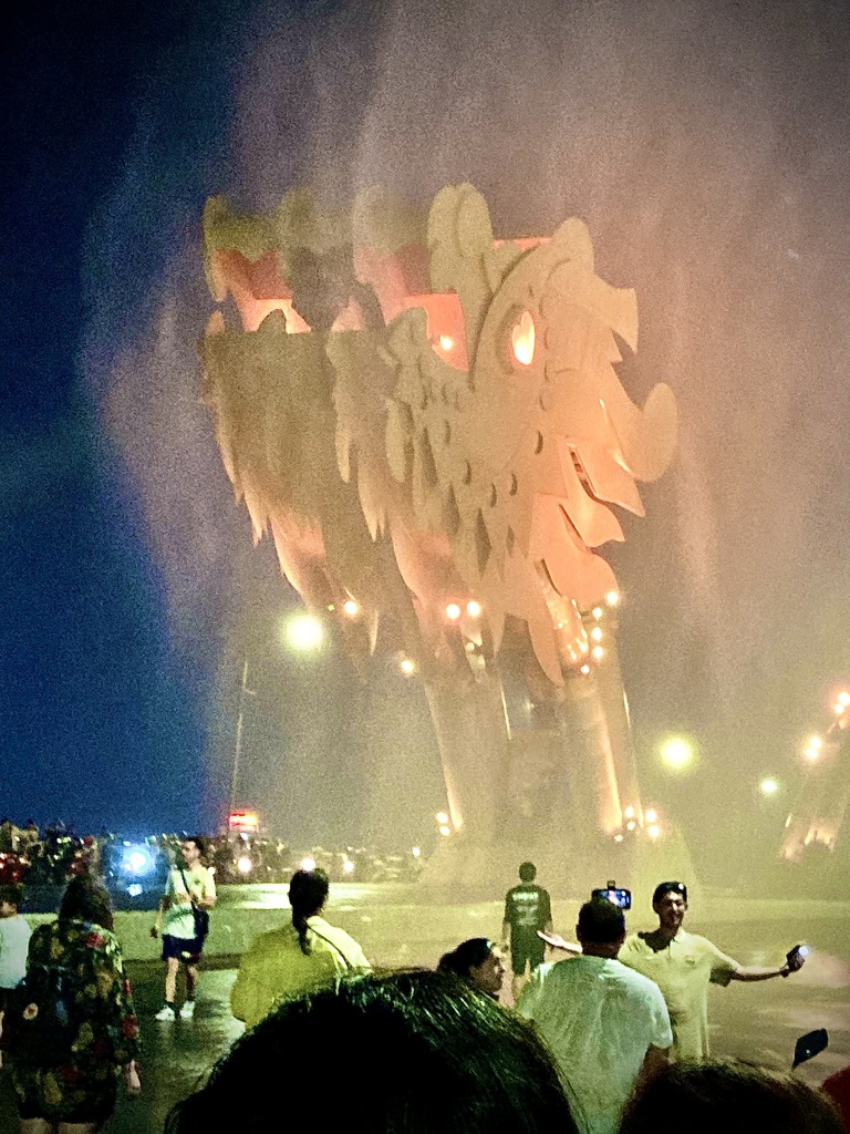 水吹き巨大ドラゴン！