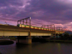夕空に染まる鉄路