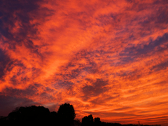 燃ゆる空 光と影