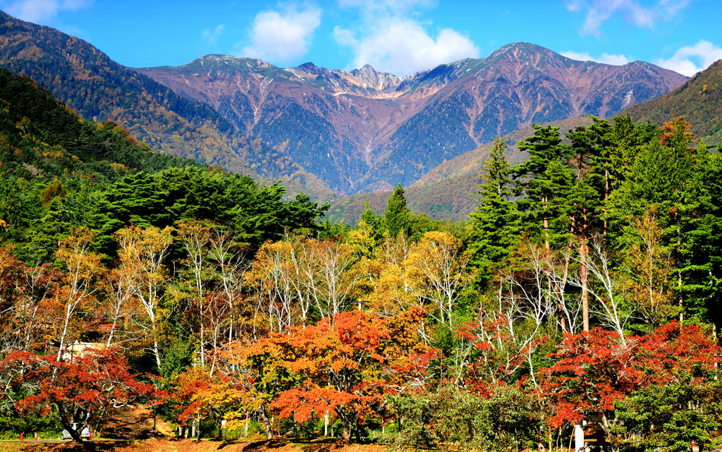 紅葉始まる木曽駒ケ岳山麓