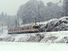 春雪を走る飯田線