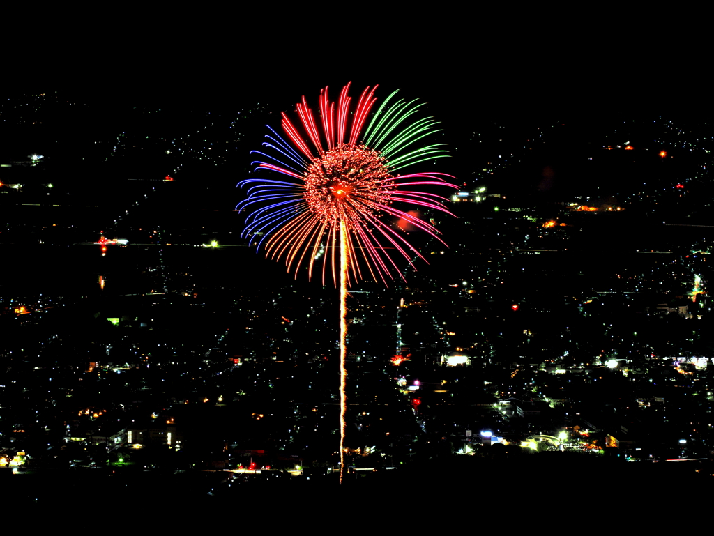 夜景に浮かぶ大輪の花➀
