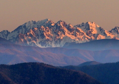 朝日に染まる穂高連峰