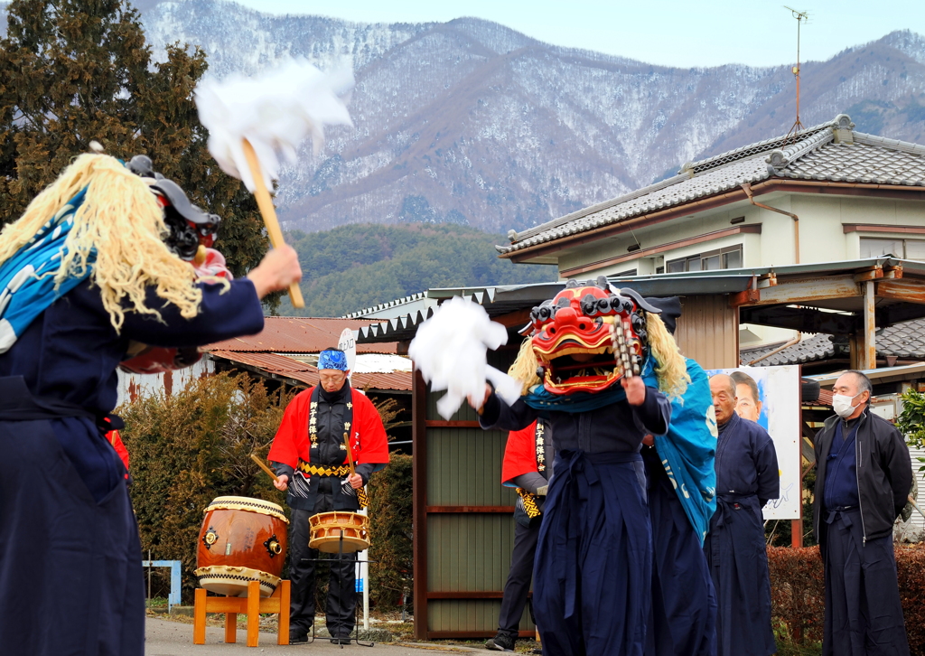 中曽根の獅子舞（肇ちょう国こくの舞）