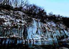 幻想的な氷の世界「白川氷柱群」（夕方）