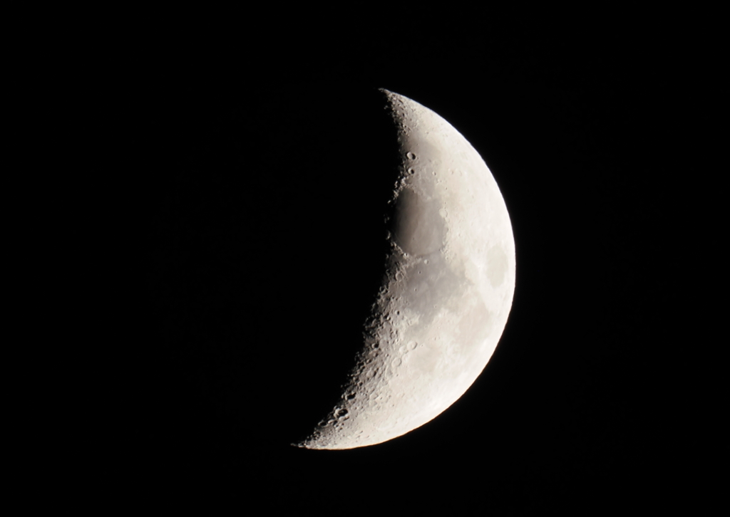 今夜の月（ 月齢 ： 6.5）