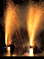 夏の夜空を焦がす手筒花火２