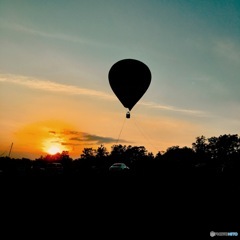 夕陽と気球