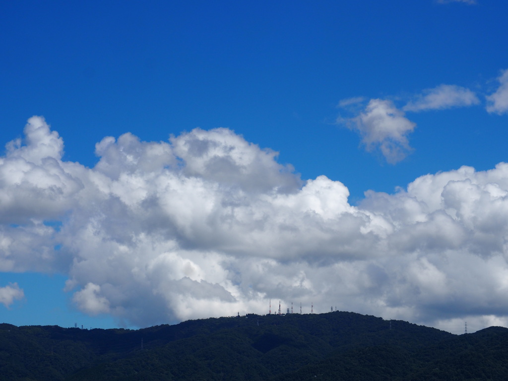 生駒山の夏の空