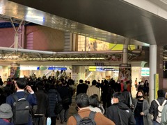 激混みの駅