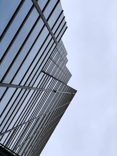 ガラス張りのビル