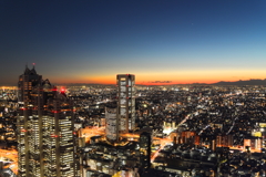 東京都庁第二庁舎ビル南展望室からの黄昏。