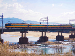 木津川橋梁を渡る１２２００系特急