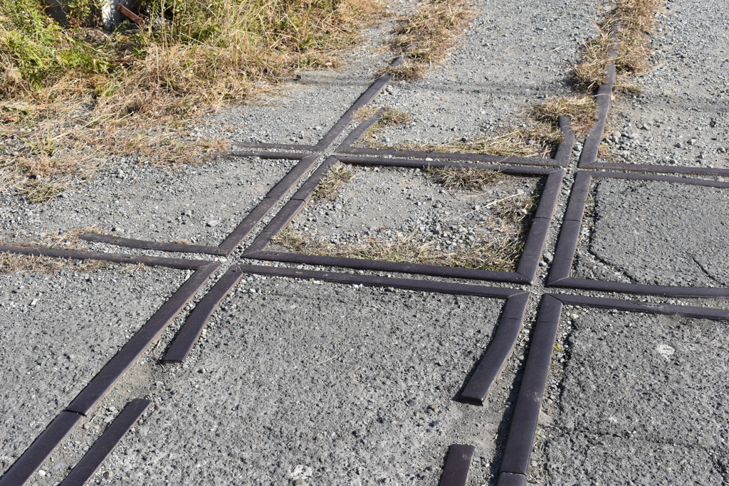 まっすぐ十字に交わる線路