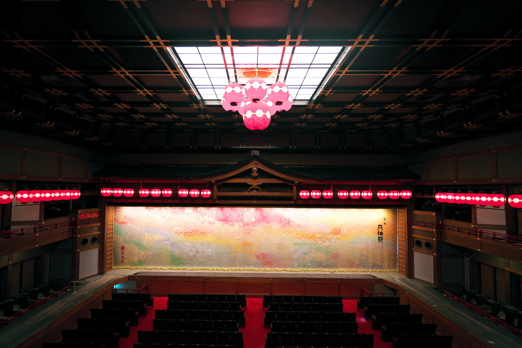 紅い彩りの歌舞練場ｰ1