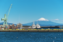 港から望む富士-2