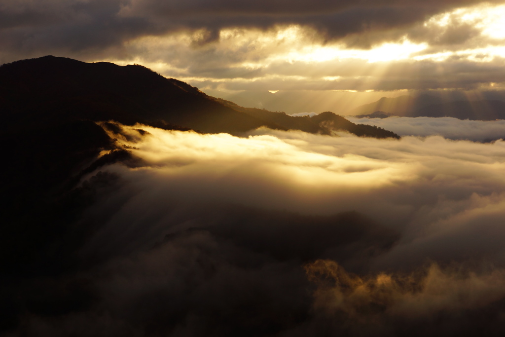 蔵出し2018年 (奥只見湖方面の雲海)