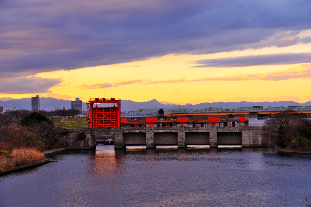 夕焼け水門