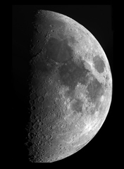 月　1月7日　月齢７．２　上弦の月