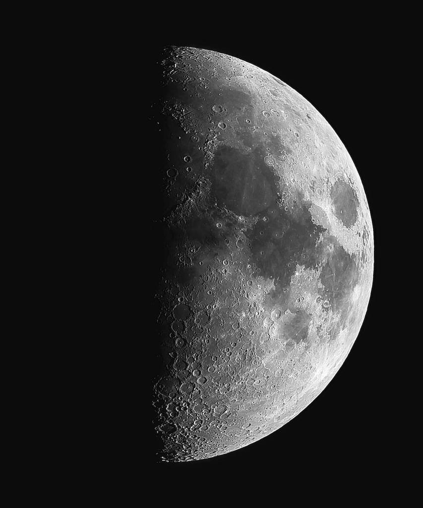 9月30日　月齢８．３　上弦の月