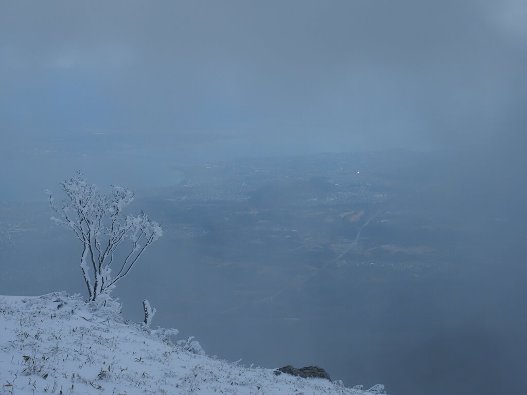 霞む琵琶湖