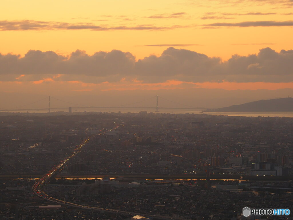 夜明け前の明石海峡大橋
