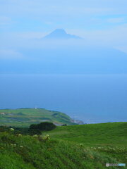 草原と火山島
