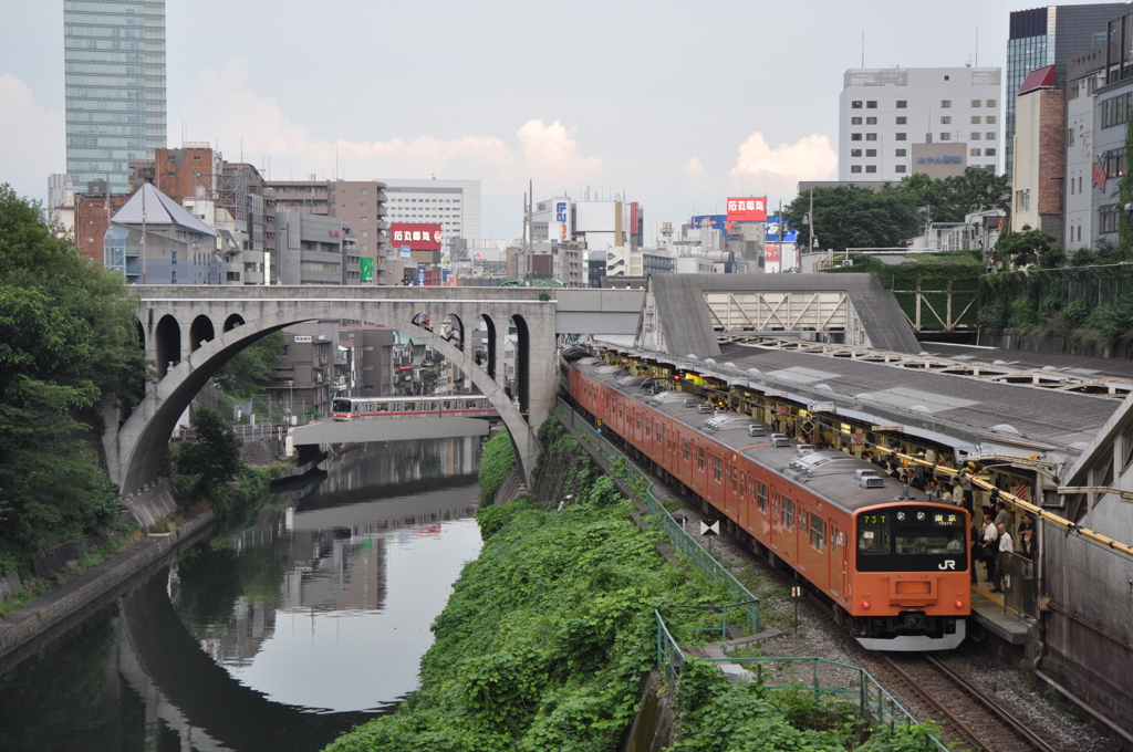 お茶の水で201系