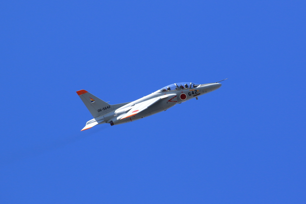 青空と飛行機。