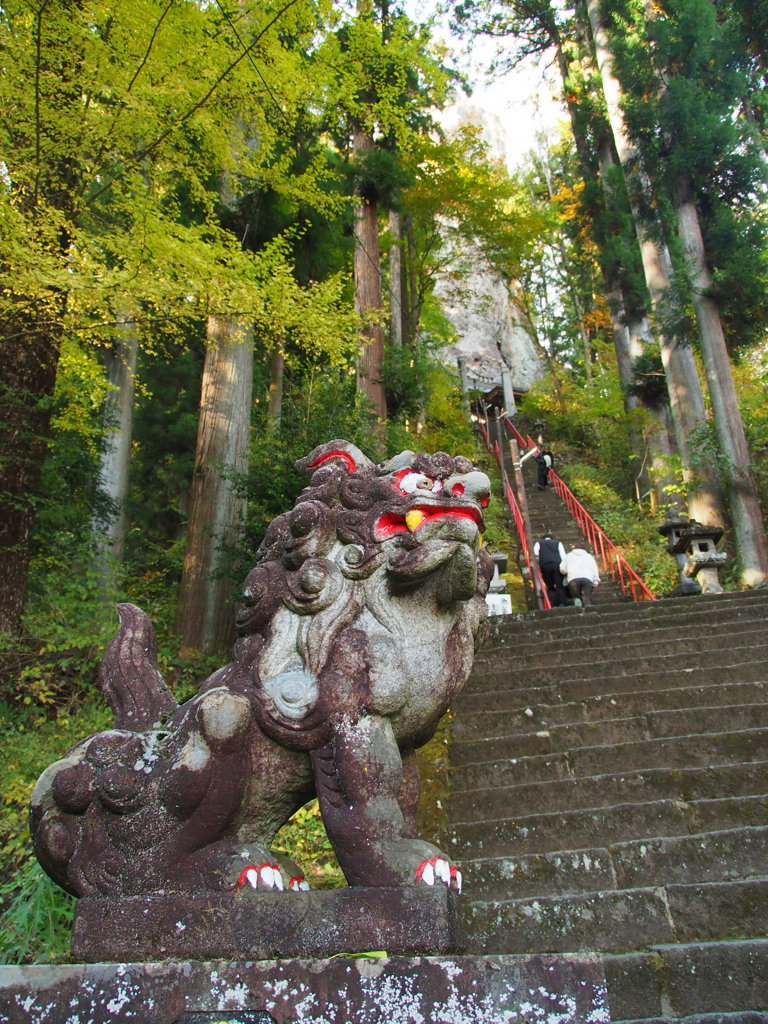 石段下の狛犬