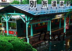 雨の別所温泉駅