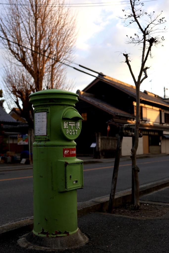 抹茶色のポスト