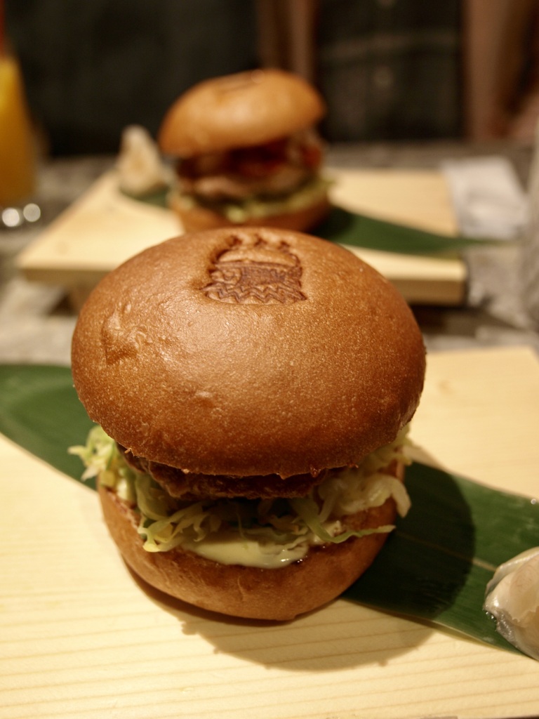 フィッシュバーガー・カフェ deli fu cious3