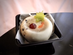 初夏のつくばい