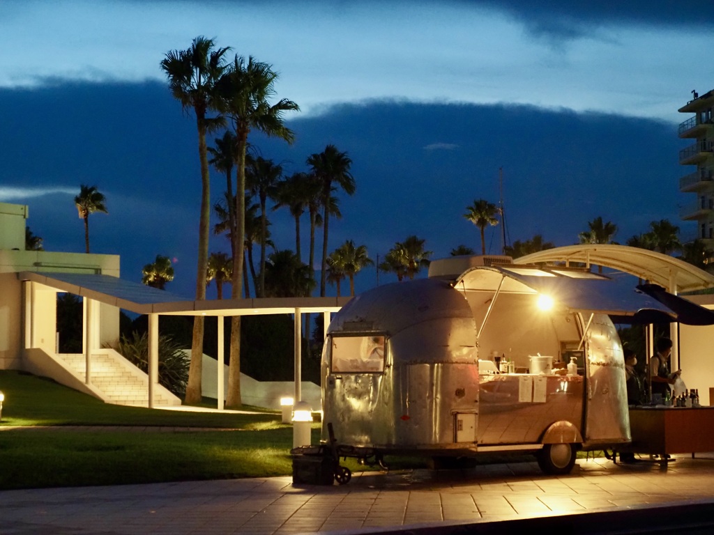 SUNSET MARINA POOLSIDE LOUNGE9