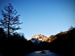 夜明けの焼岳