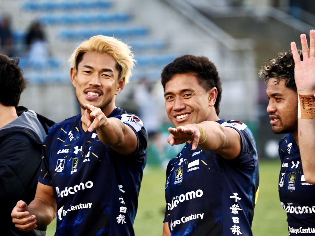 奇跡のカメラ目線でポーズ