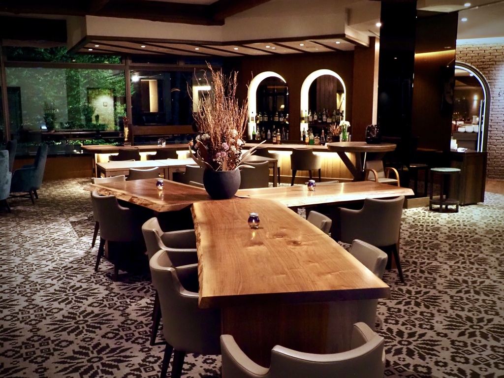 ラウンジ&バー「The Lodge」