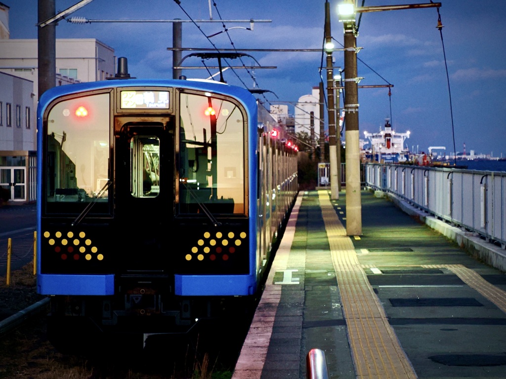 海芝浦駅・発車直前