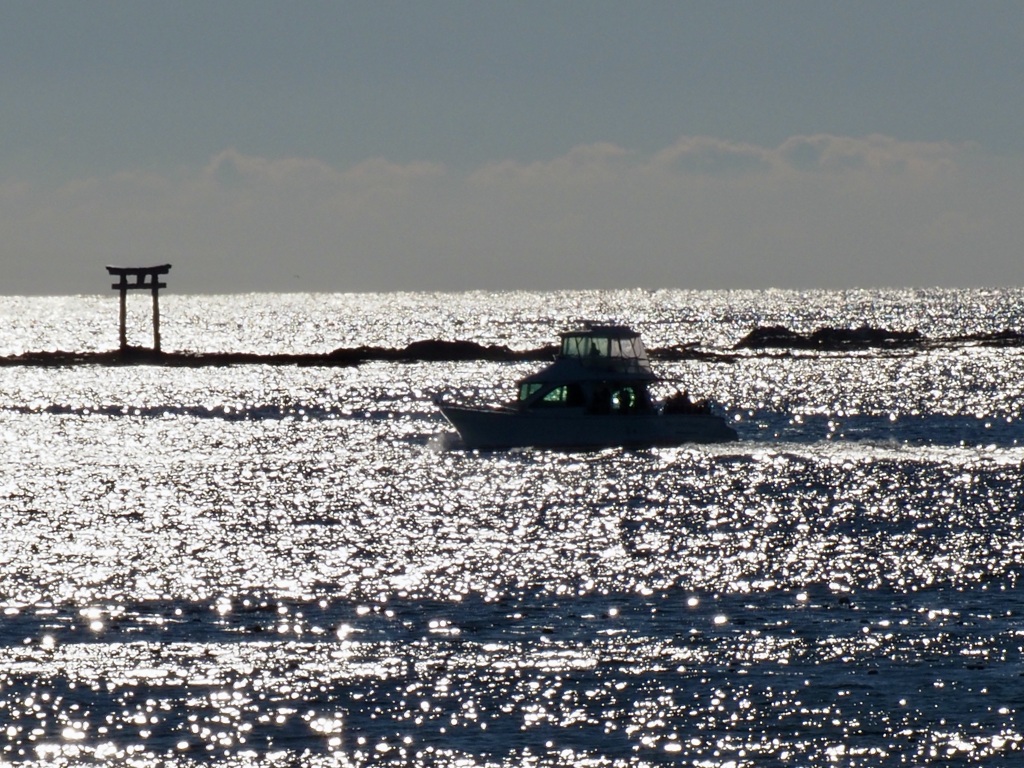 輝く海を航く