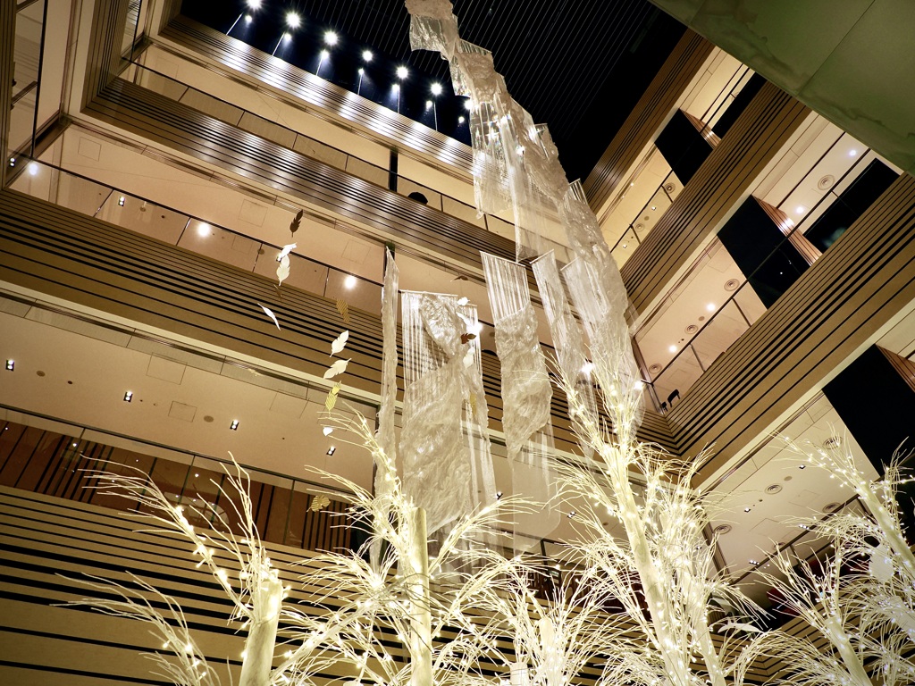 White tree illumination 2