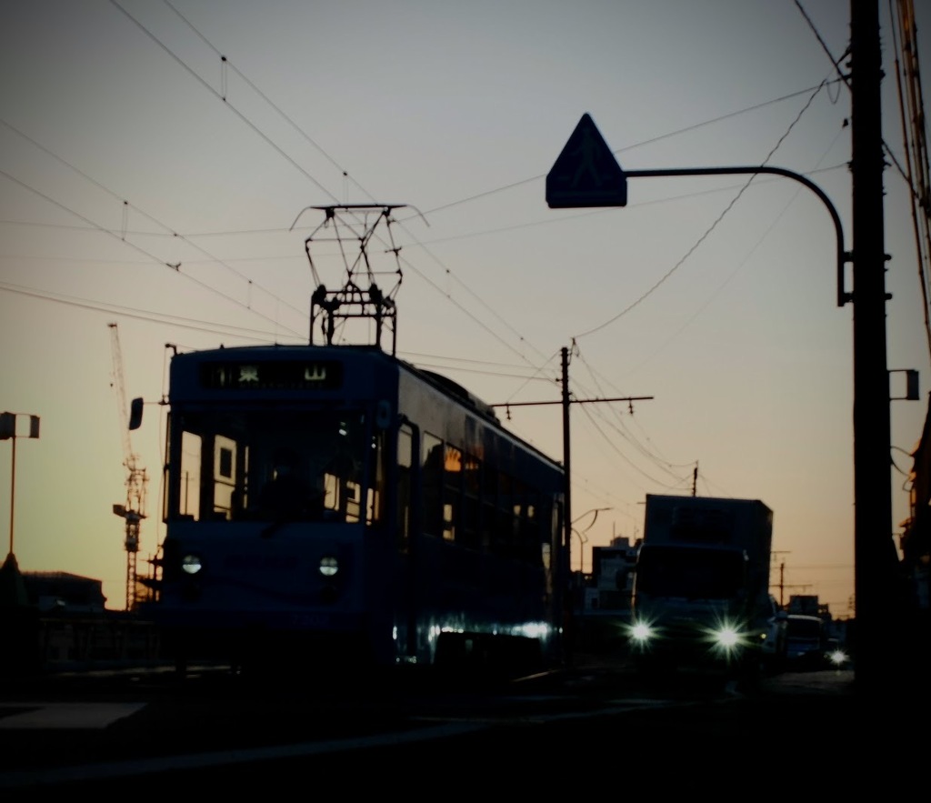 夕闇を走る