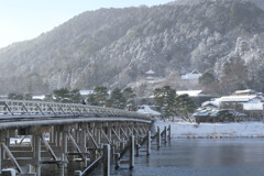 雪の渡月橋