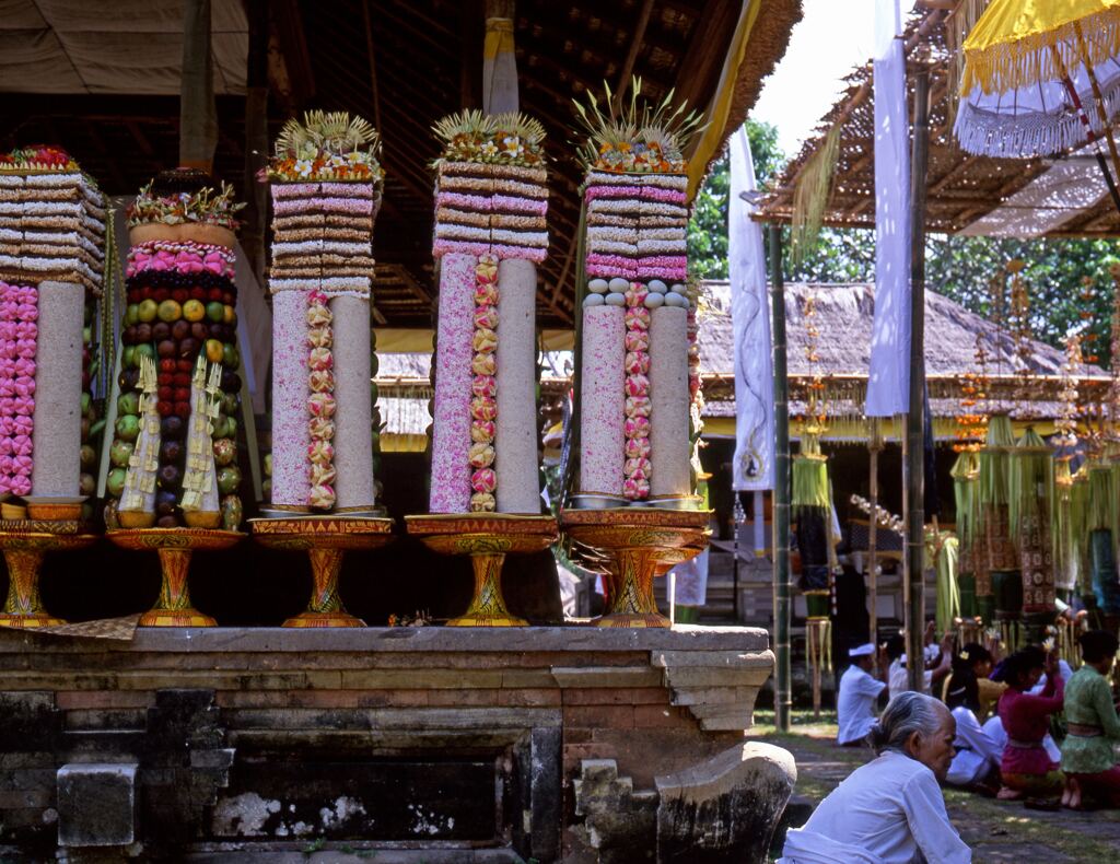 プナタラン・サシ寺院の祭礼