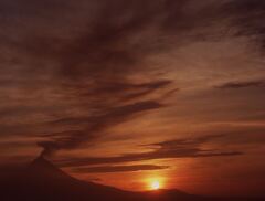 ムラピ山と朝日