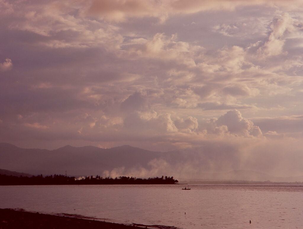 ロビナ海岸を望む