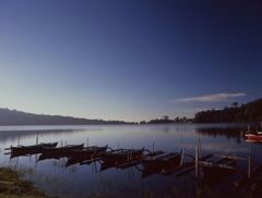 ブラタン湖の夜明け
