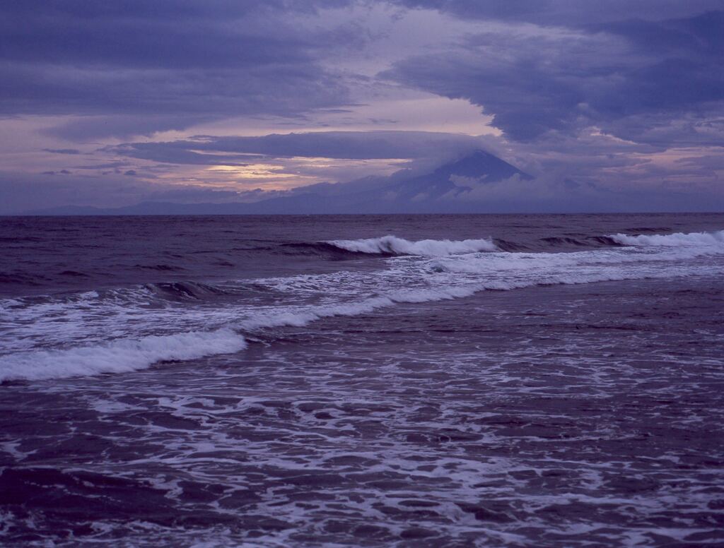 夕暮れのロンボク海峡